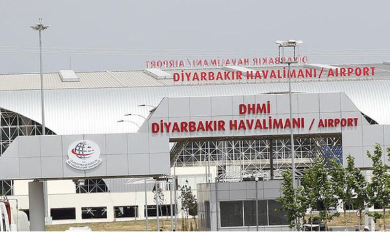 bandara-utama-turki-di-diryabakir-dihujani-roke